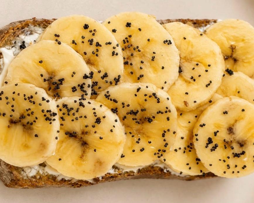 Tostada de Cinnamon Bread con plátano | León the Baker